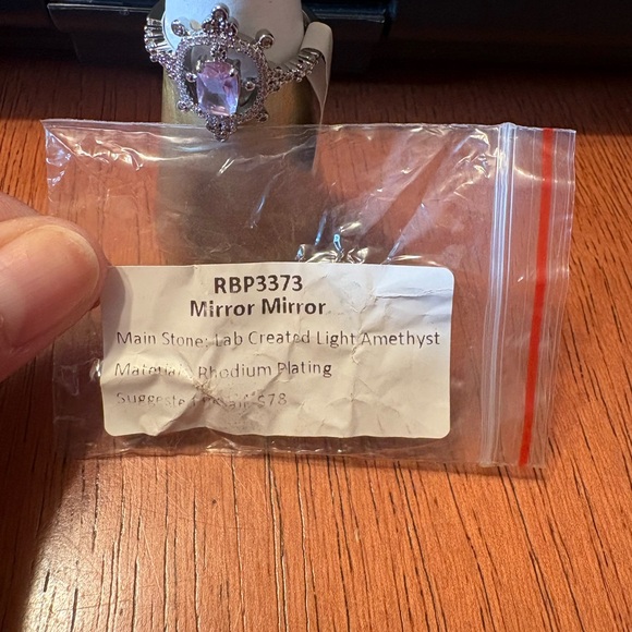 Elegant Silver and Purple Gemstone Ring - Picture 3 of 3